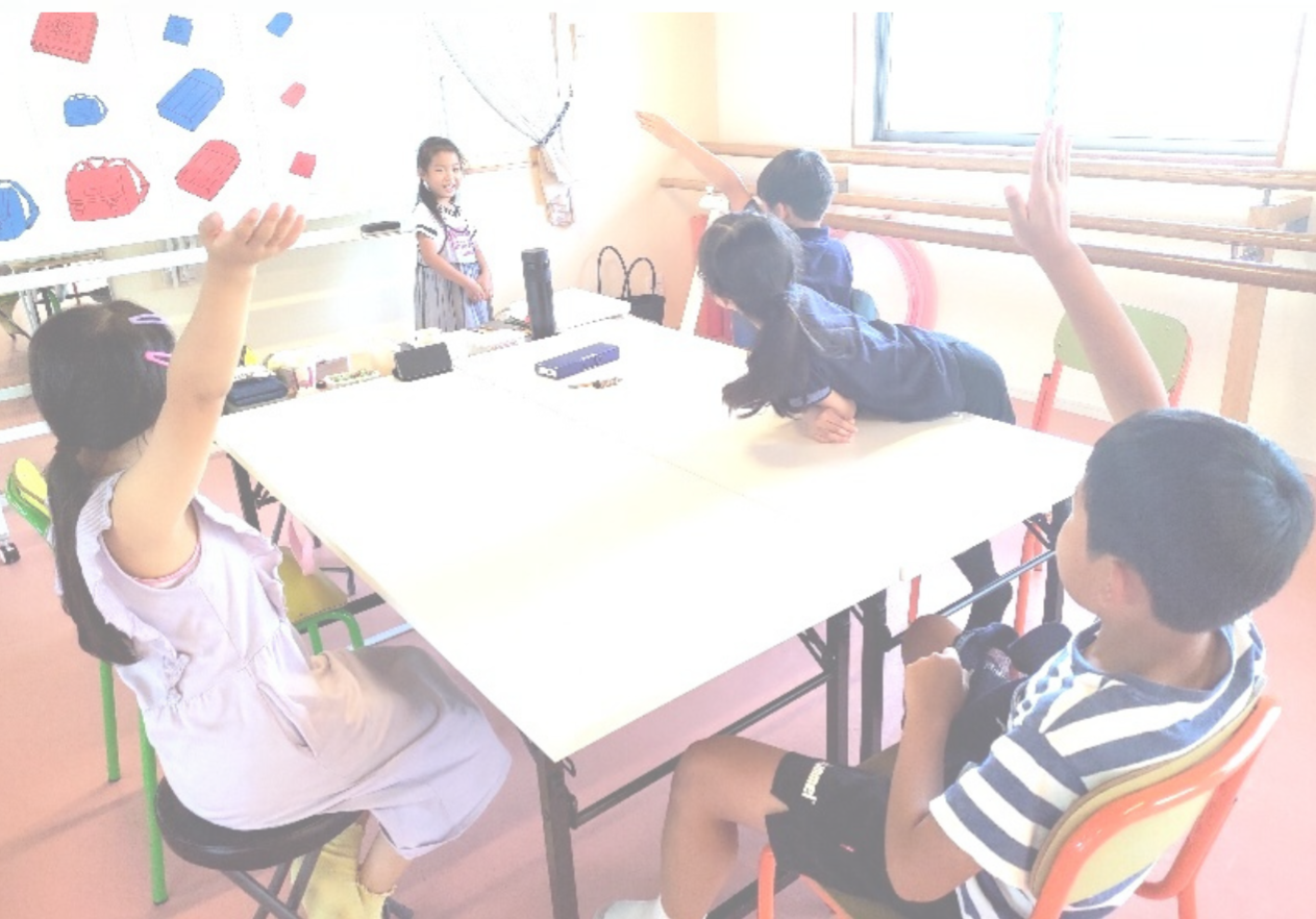 高松市の少人数制子ども英語教室のレッスン風景"