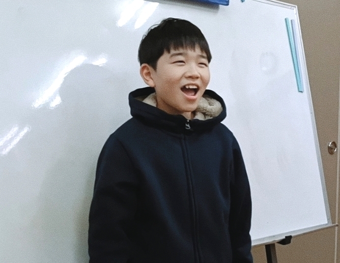 間違えても大丈夫な雰囲気の中で英語に取り組む高松市の小学生英会話クラス